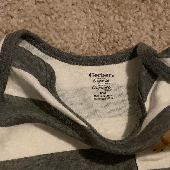 ☀️2 Child of mine and 2 Gerbers Organic onesies - Picture 6 of 7